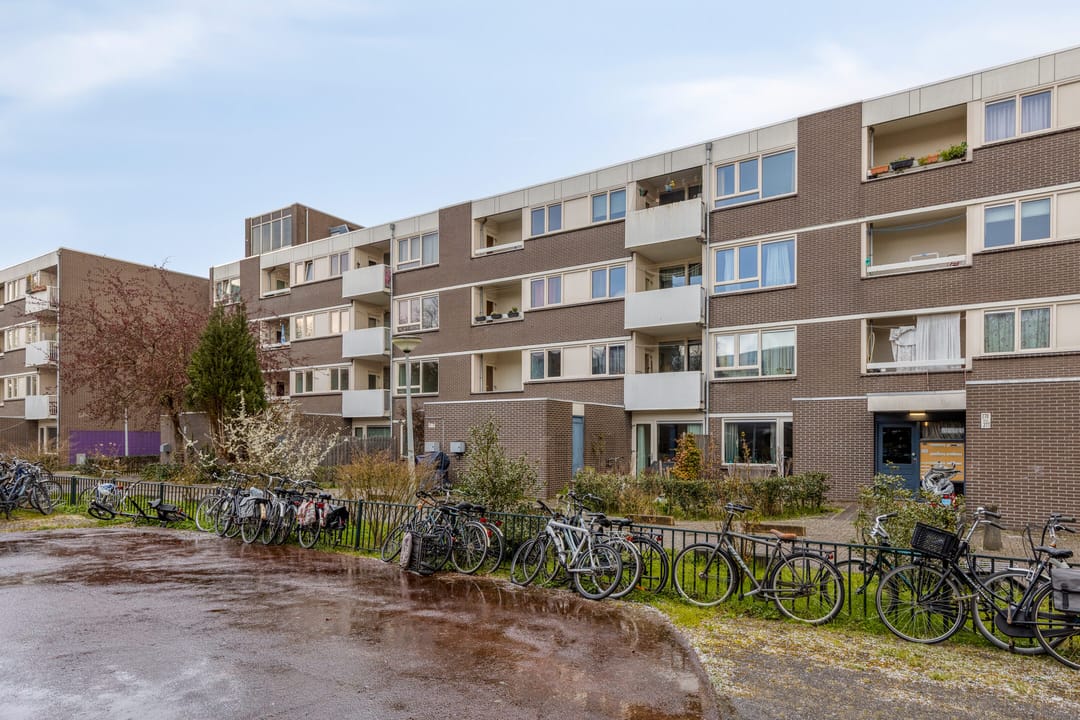 Renovated 3-Room Apartment with Southwest Balcony near Gaasperplas, Amsterdam — 28