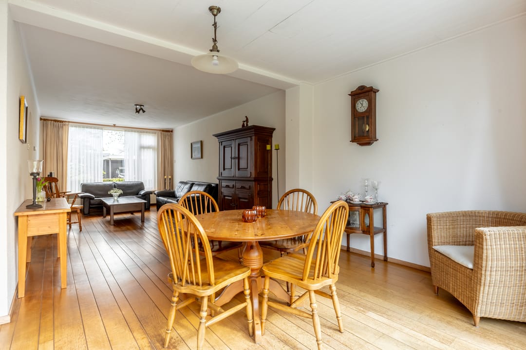 Extended semi-detached house with deep southeast-facing backyard — 16