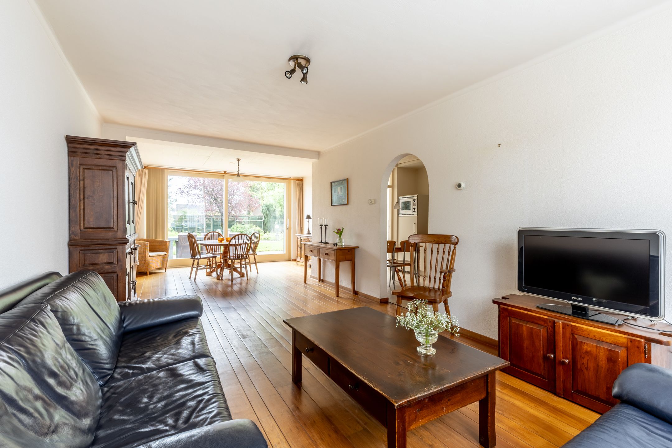 Extended semi-detached house with deep southeast-facing backyard — 15
