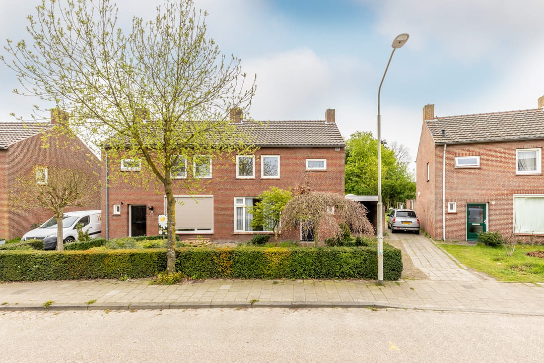Extended semi-detached house with deep southeast-facing backyard — 37