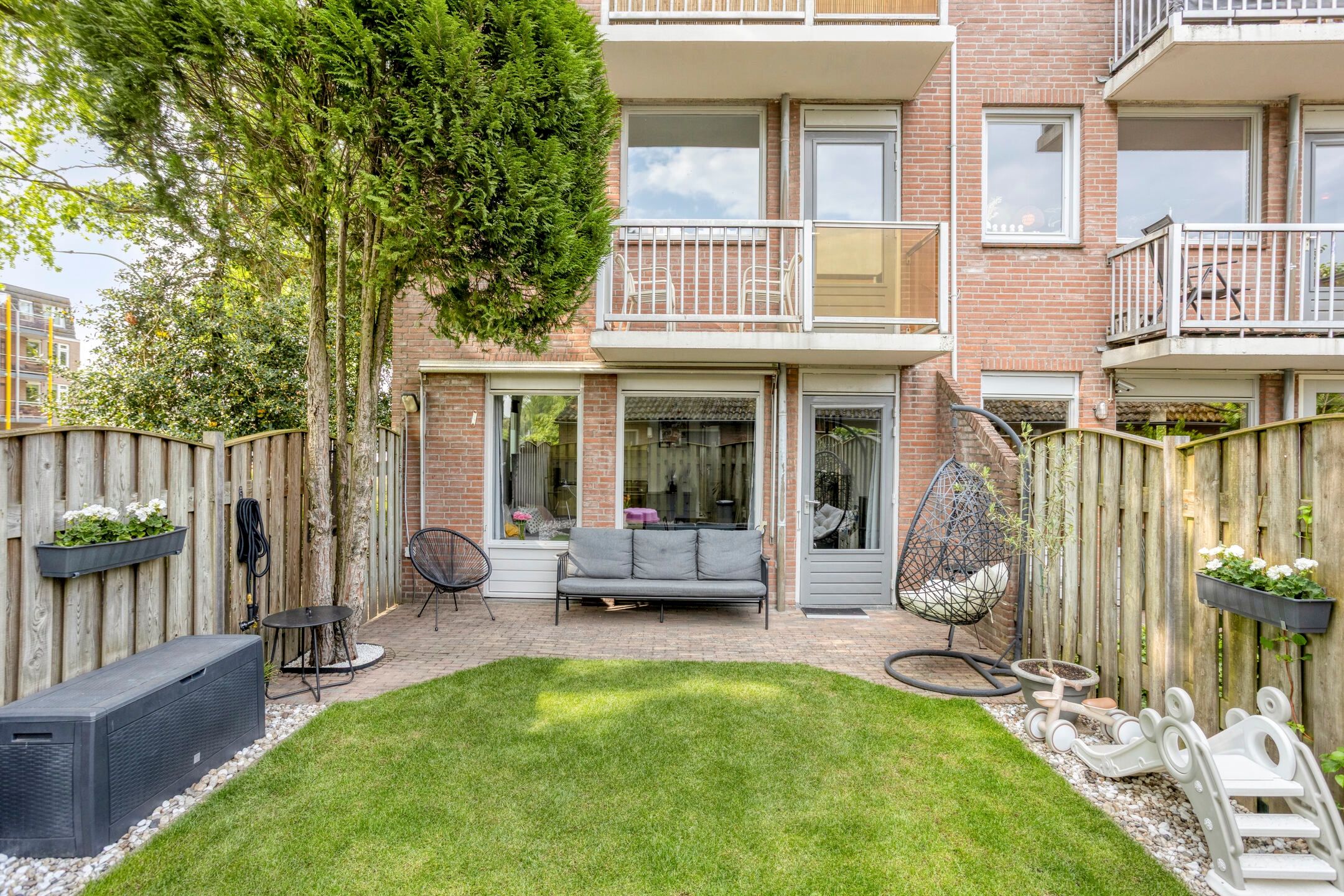 Photo 24 of Hazestraat 6-A