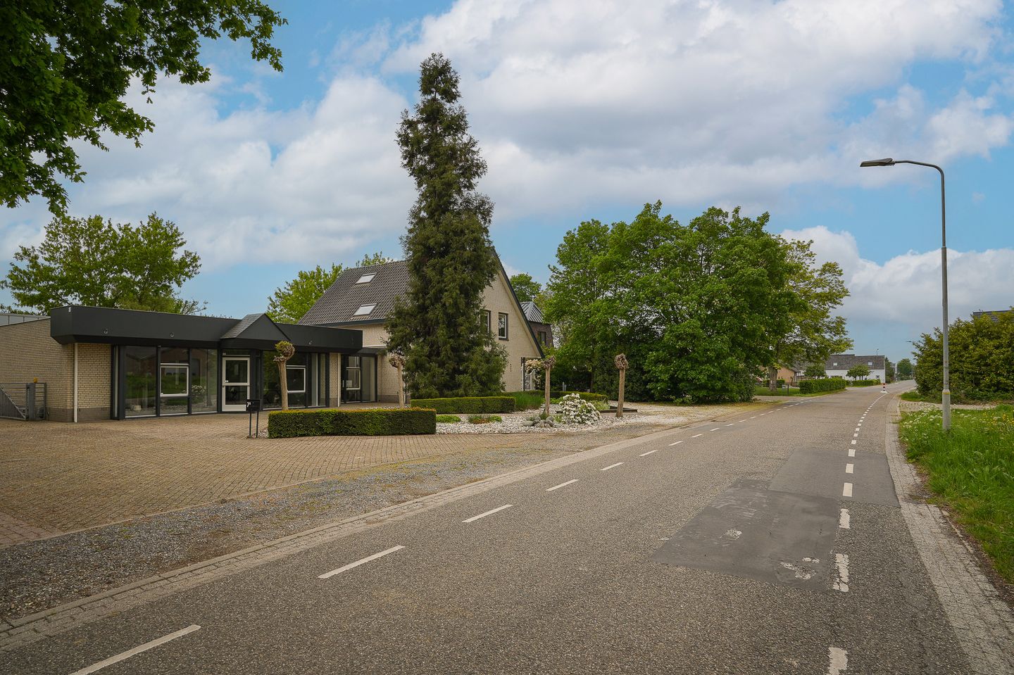 Live-Work Property with Generous Plot in Kerkdriel — 85