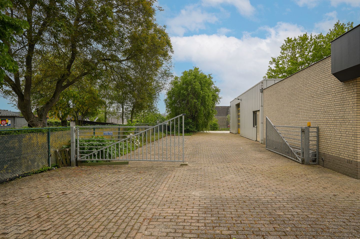 Live-Work Property with Generous Plot in Kerkdriel — 80
