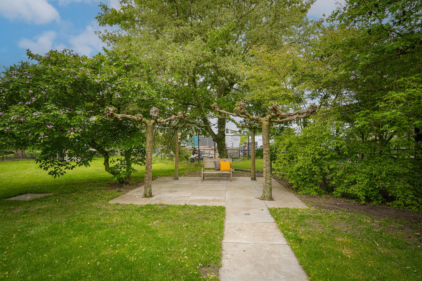 Live-Work Property with Generous Plot in Kerkdriel — 70