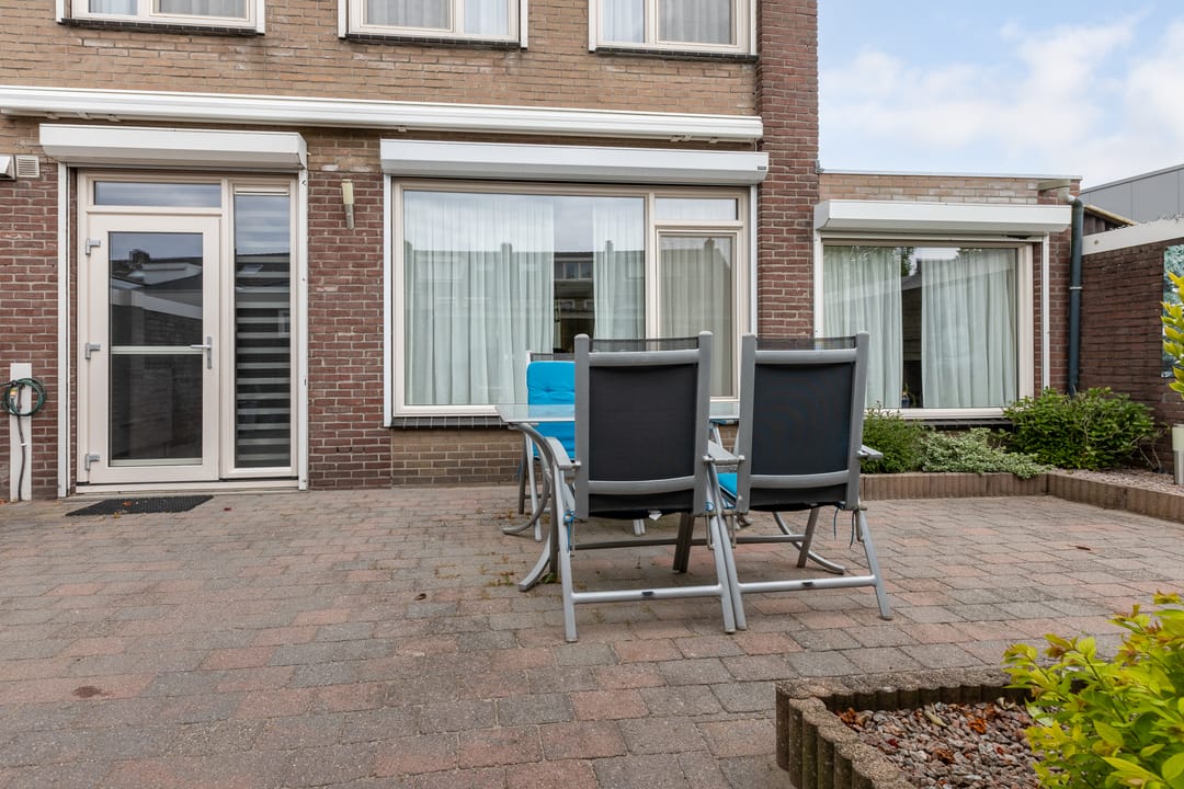 Spacious corner home with garage and solar panels in quiet Meilust neighborhood — 31