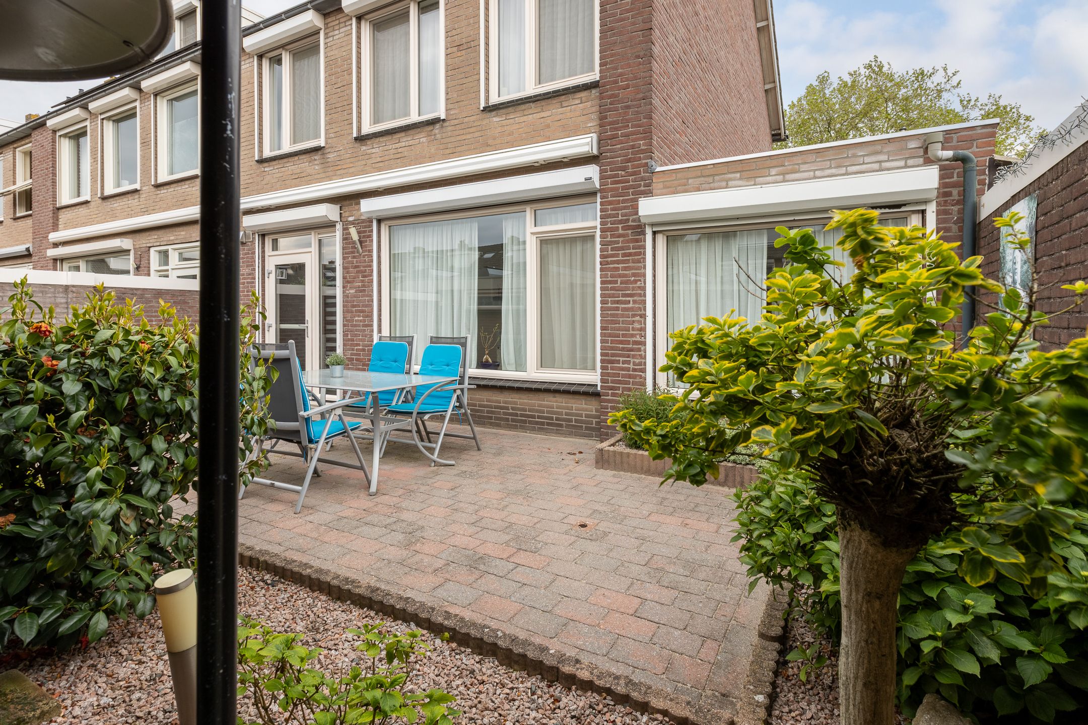 Spacious corner home with garage and solar panels in quiet Meilust neighborhood — 30