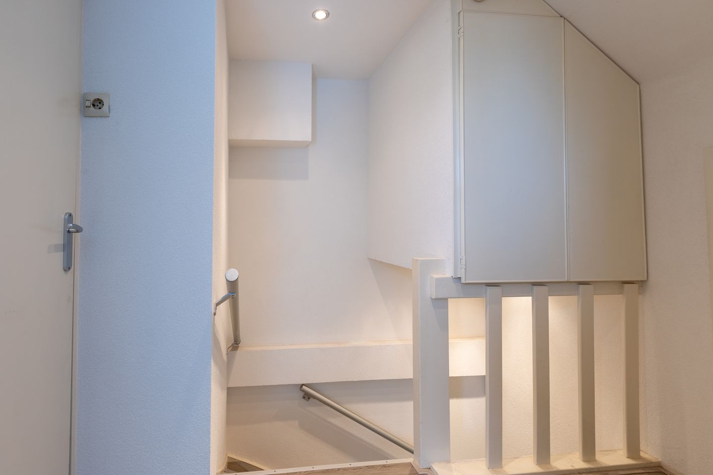 Spacious corner home with garage and solar panels in quiet Meilust neighborhood — 25