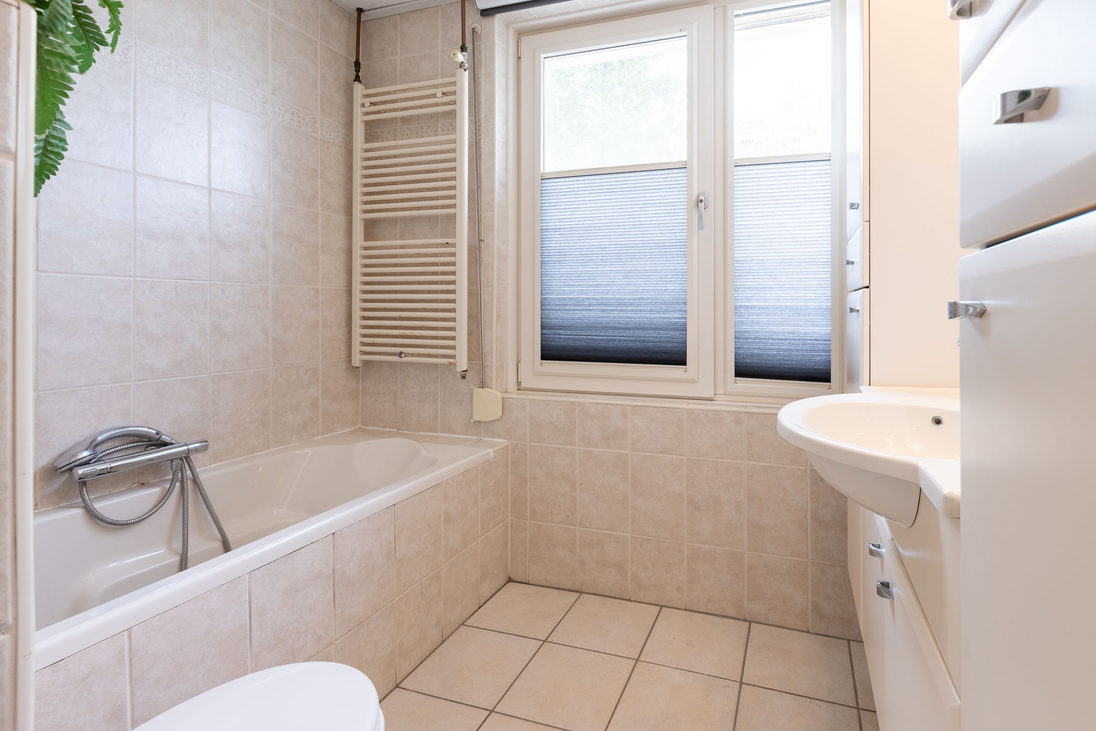 Spacious corner home with garage and solar panels in quiet Meilust neighborhood — 24