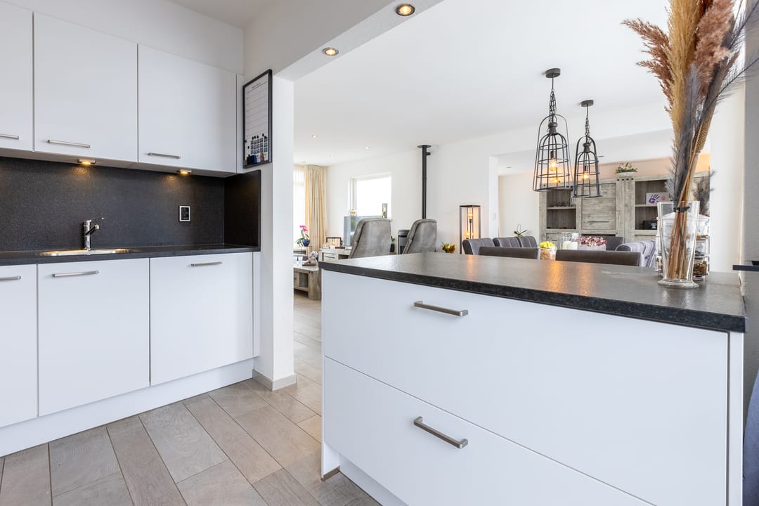 Spacious corner home with garage and solar panels in quiet Meilust neighborhood — 16