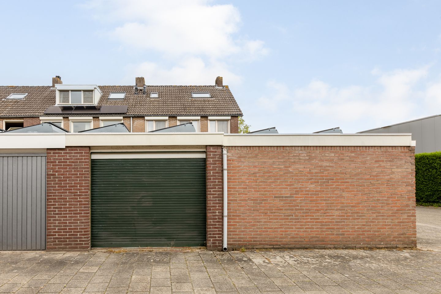 Spacious corner home with garage and solar panels in quiet Meilust neighborhood — 29
