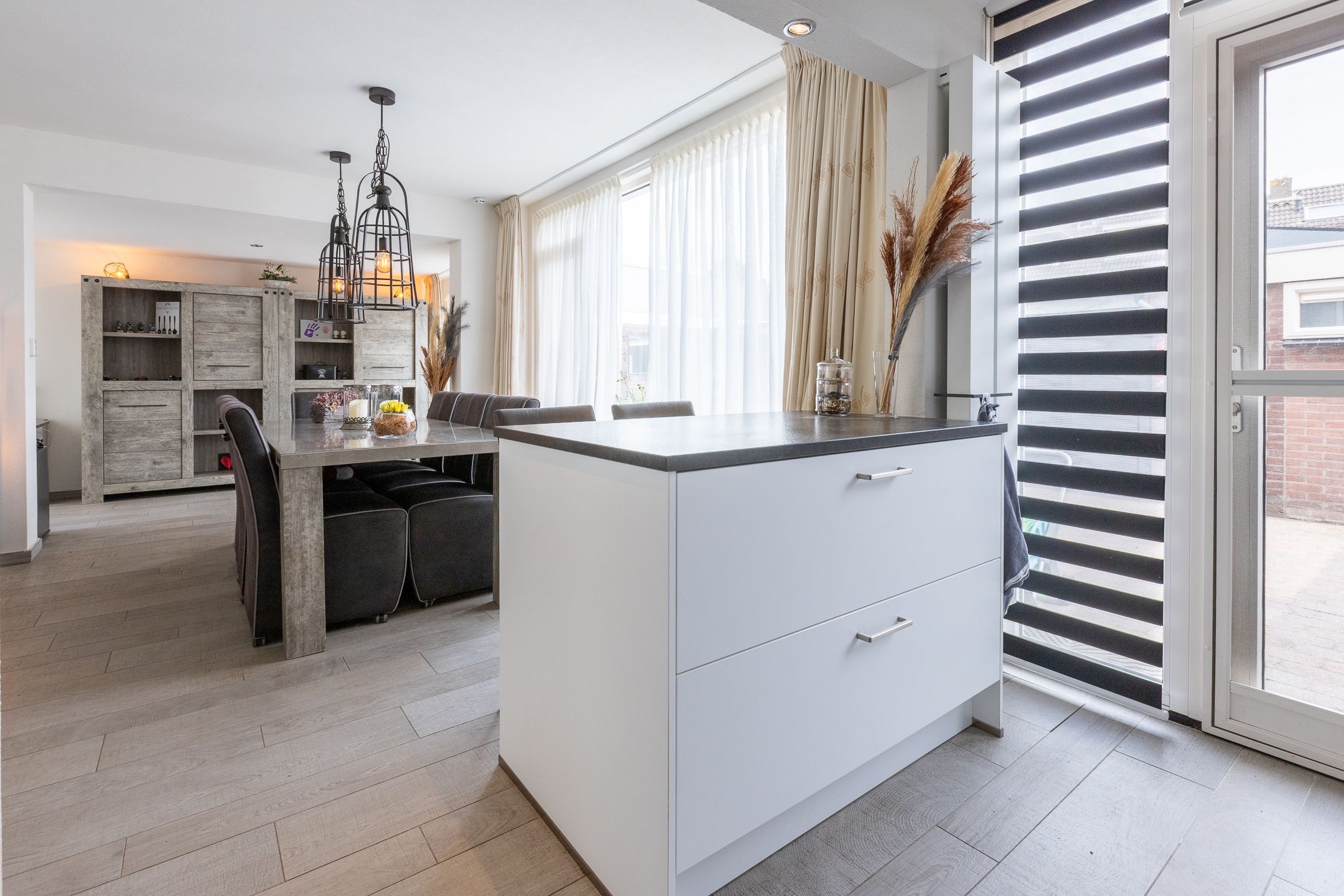 Spacious corner home with garage and solar panels in quiet Meilust neighborhood — 15