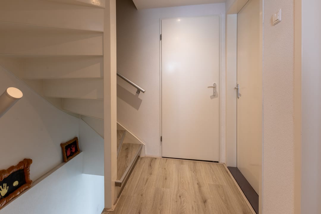 Spacious corner home with garage and solar panels in quiet Meilust neighborhood — 22
