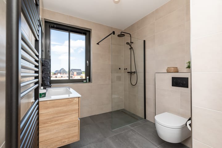 Tussenwoning te koop: Nobellaan 184, Almere