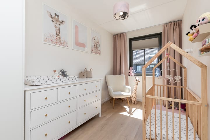 Tussenwoning te koop: Nobellaan 184, Almere