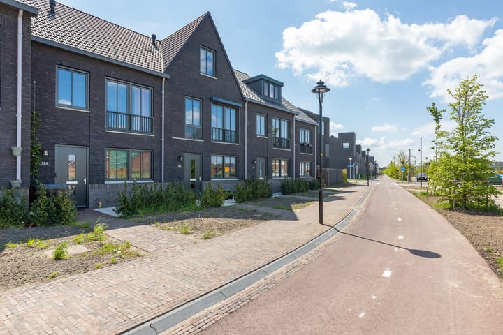 Tussenwoning te koop: Nobellaan 184, Almere