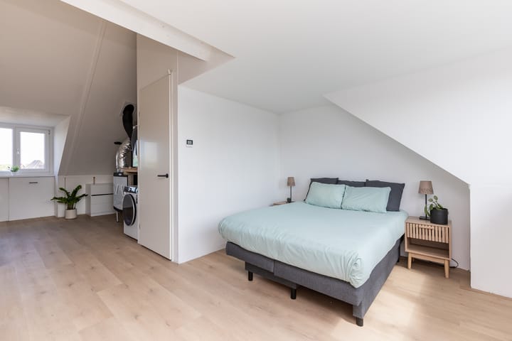 Tussenwoning te koop: Nobellaan 184, Almere