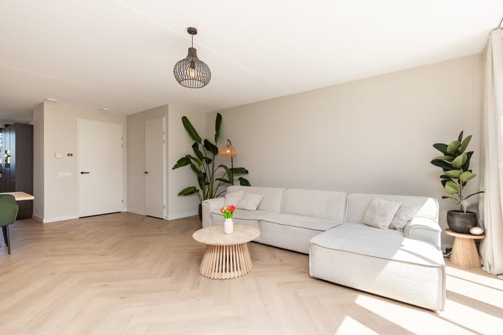 Tussenwoning te koop: Nobellaan 184, Almere