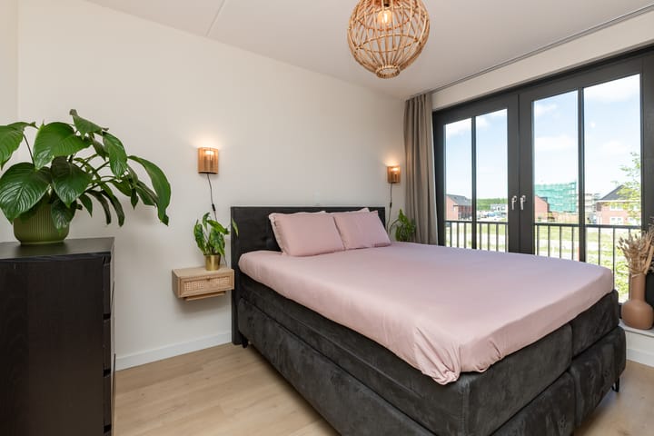 Tussenwoning te koop: Nobellaan 184, Almere