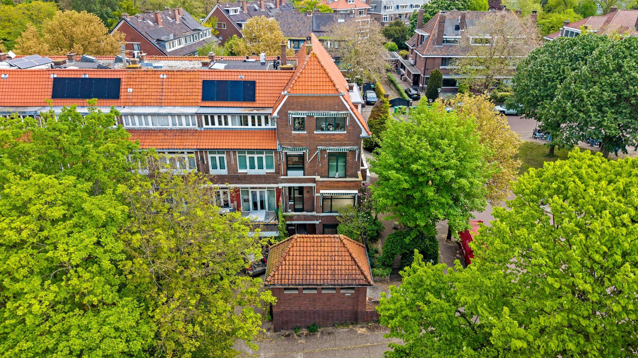 Spacious Corner House with Garden and Garage in Prestigious Van Stolkpark — 99