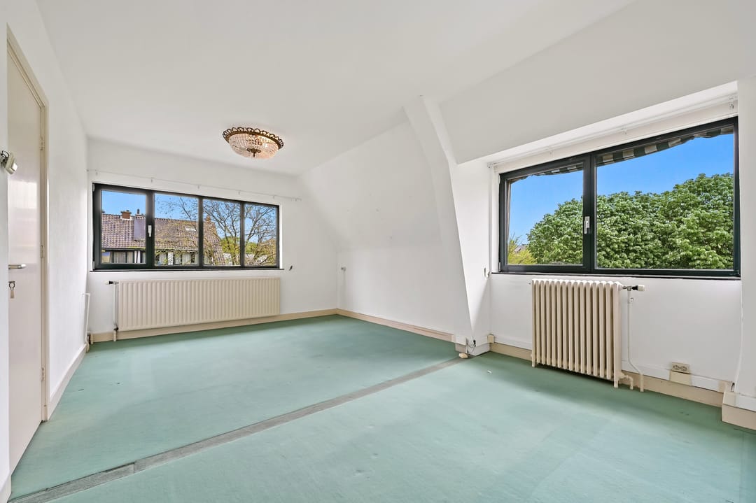 Spacious Corner House with Garden and Garage in Prestigious Van Stolkpark — 92