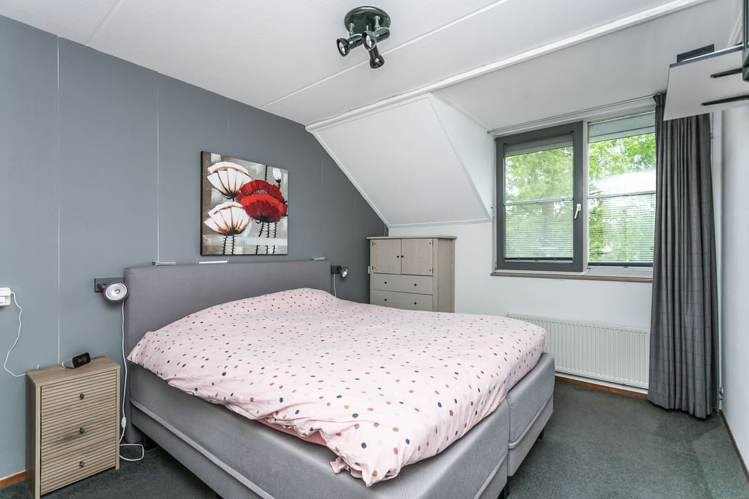 Move-in Ready Energy Efficient Semi-Detached Home with Garage and Winter Garden — 17