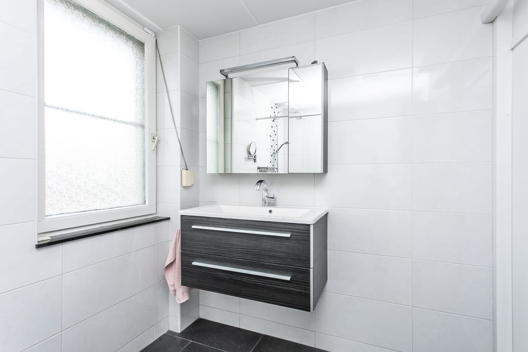 Move-in Ready Energy Efficient Semi-Detached Home with Garage and Winter Garden — 23