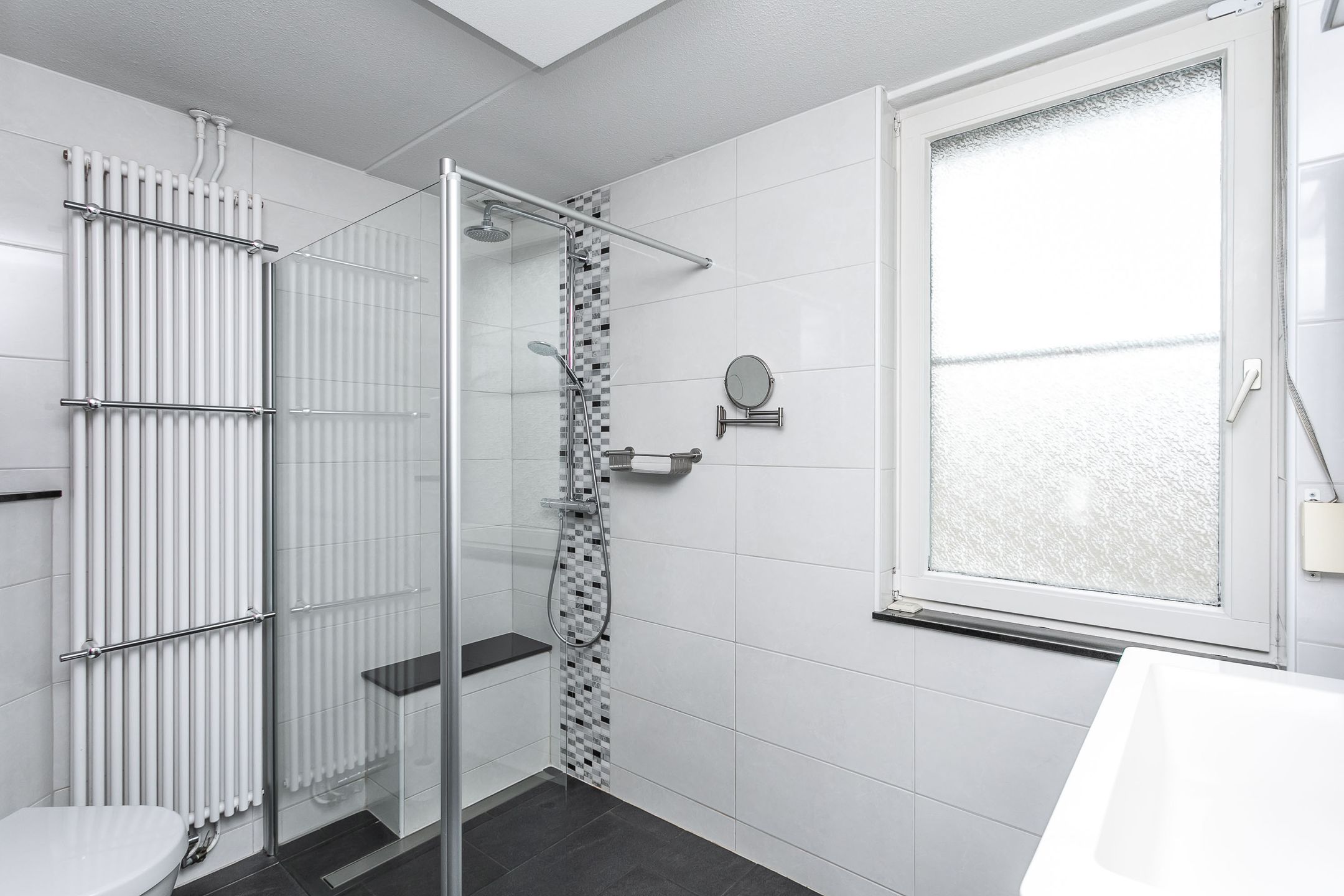 Move-in Ready Energy Efficient Semi-Detached Home with Garage and Winter Garden — 21