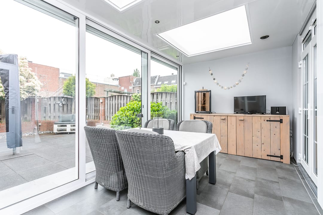 Move-in Ready Energy Efficient Semi-Detached Home with Garage and Winter Garden — 13