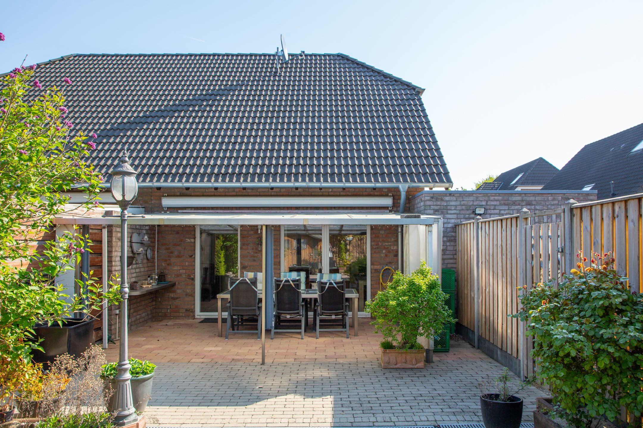 Well-maintained semi-detached house with sunny southwest-facing garden in Emmerich am Rhein — 33