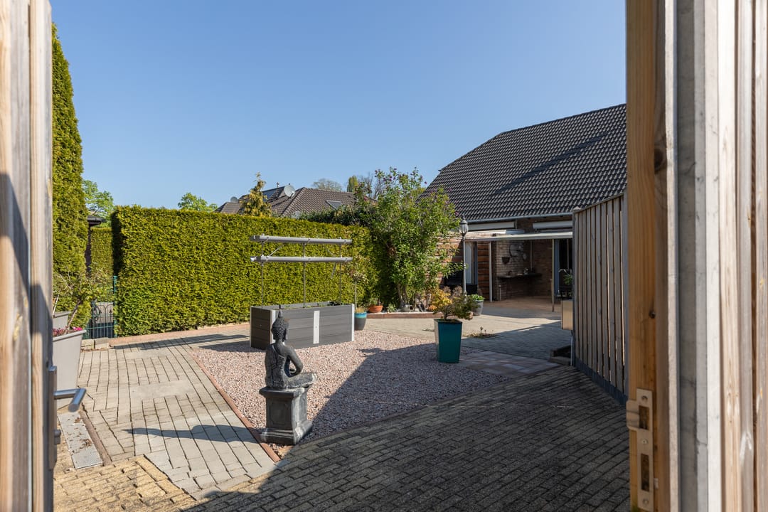 Well-maintained semi-detached house with sunny southwest-facing garden in Emmerich am Rhein — 32