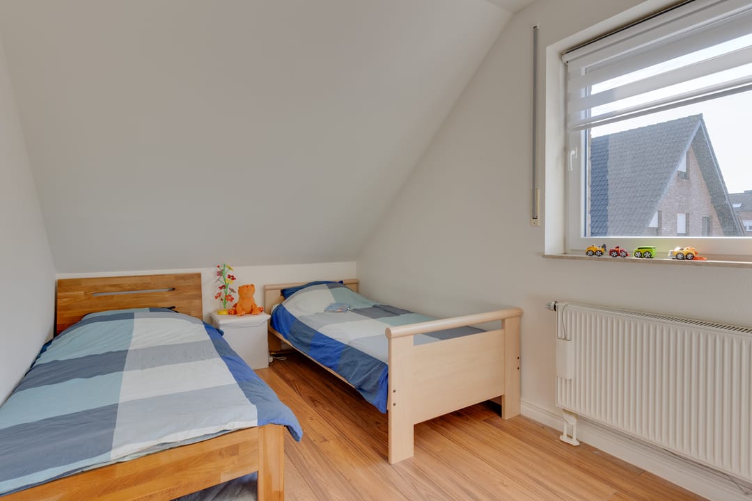 Well-maintained semi-detached house with sunny southwest-facing garden in Emmerich am Rhein — 26