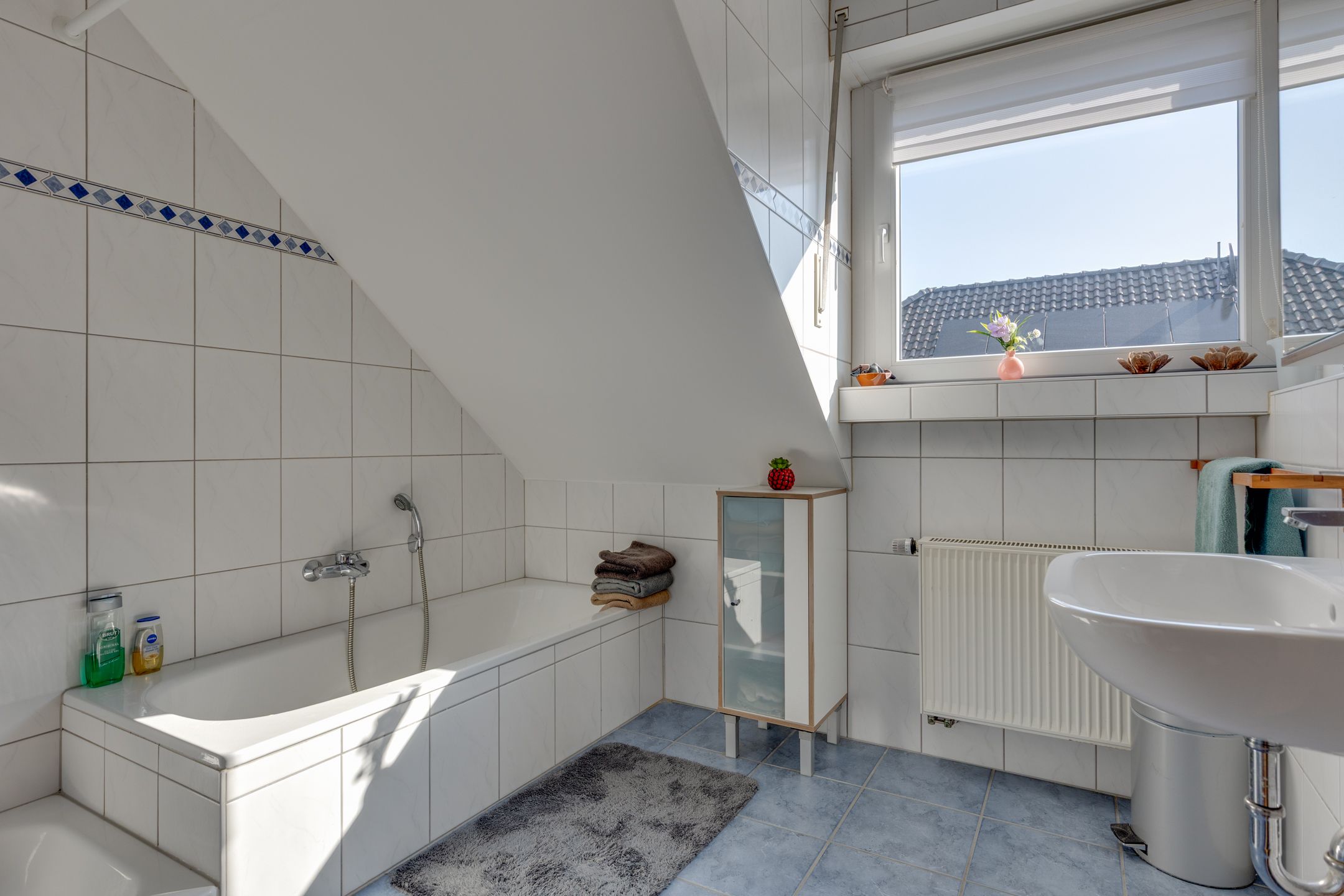 Well-maintained semi-detached house with sunny southwest-facing garden in Emmerich am Rhein — 27