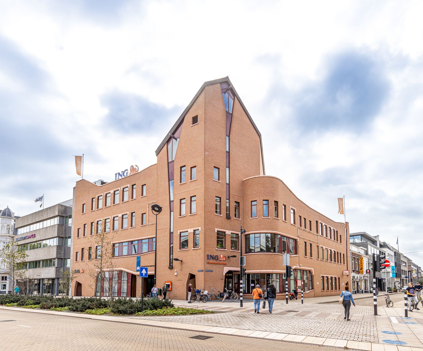 View photo 4 of Spoorlaan 416