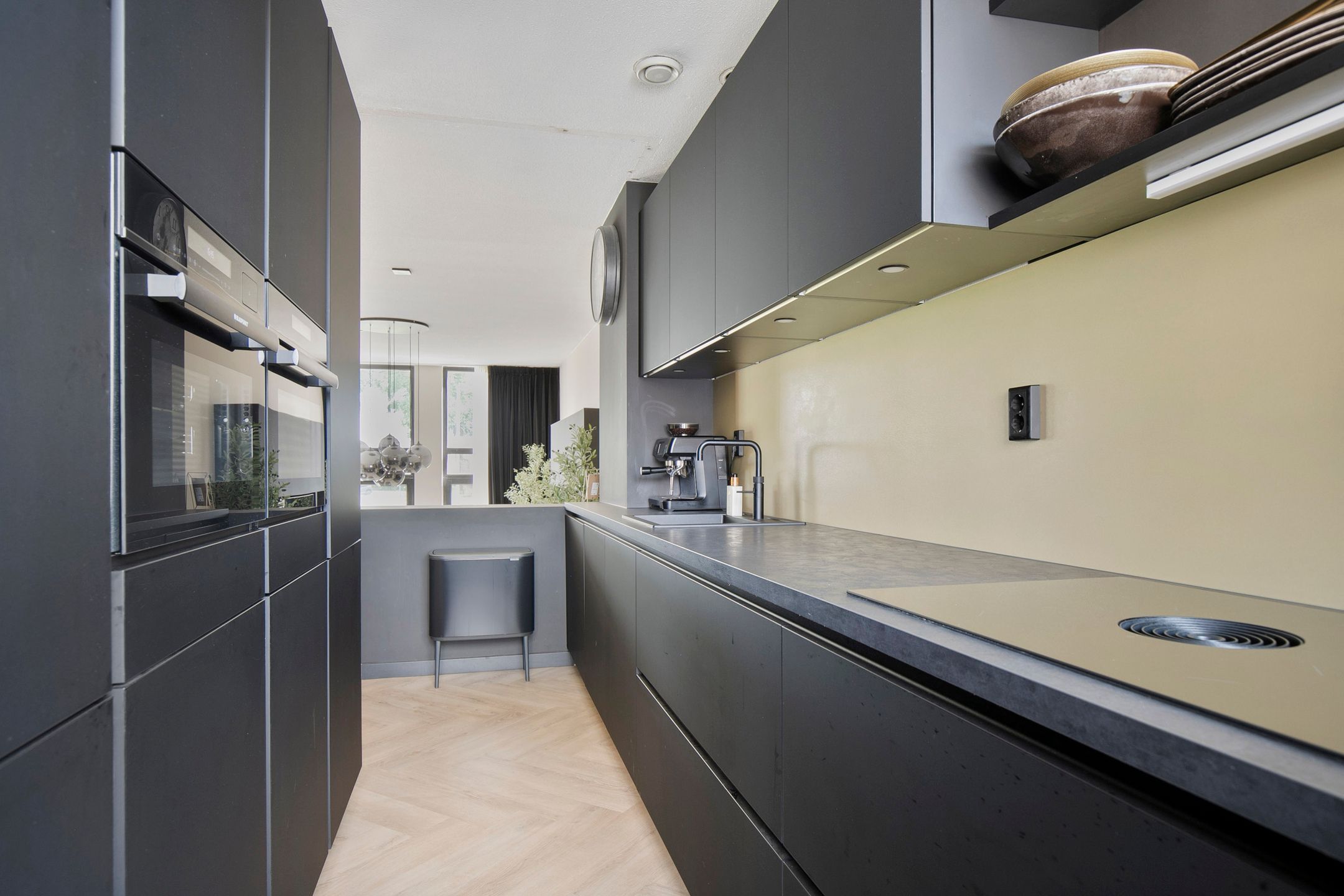Renovated apartment with harbor views and high ceilings in Almere Haven — 15