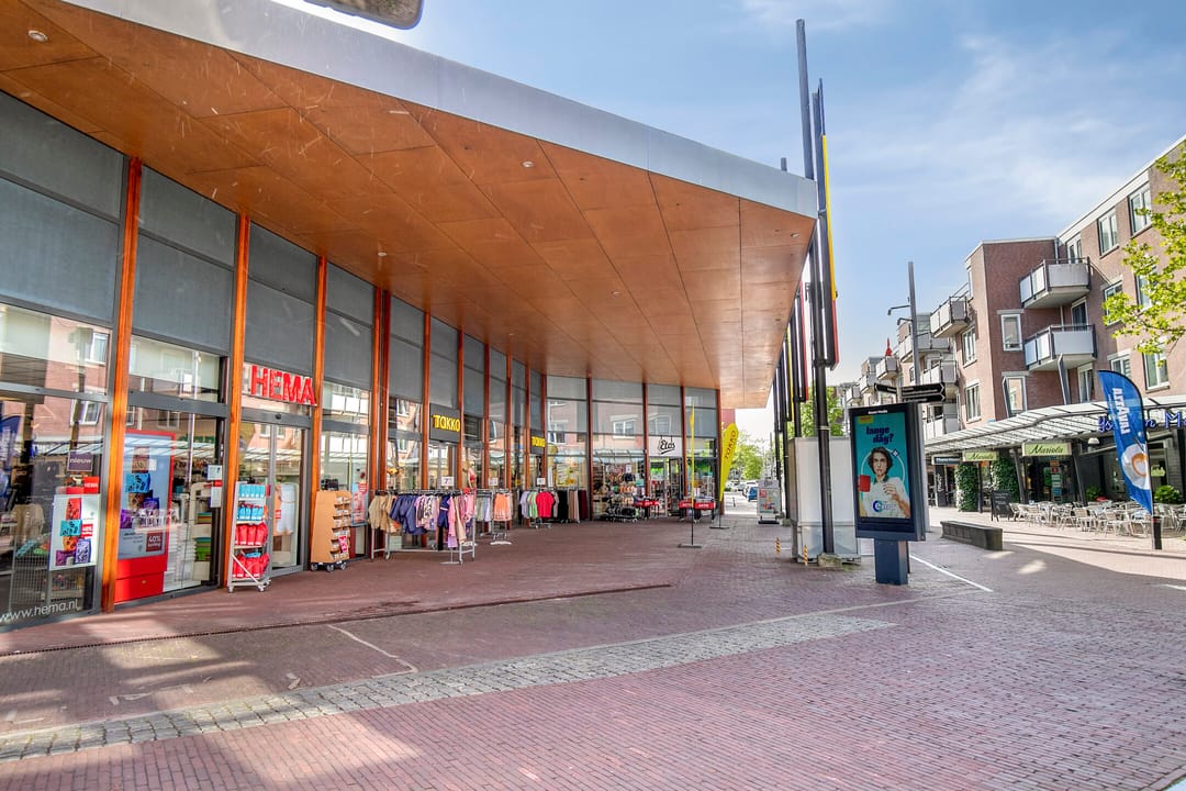 Renovated apartment with harbor views and high ceilings in Almere Haven — 23