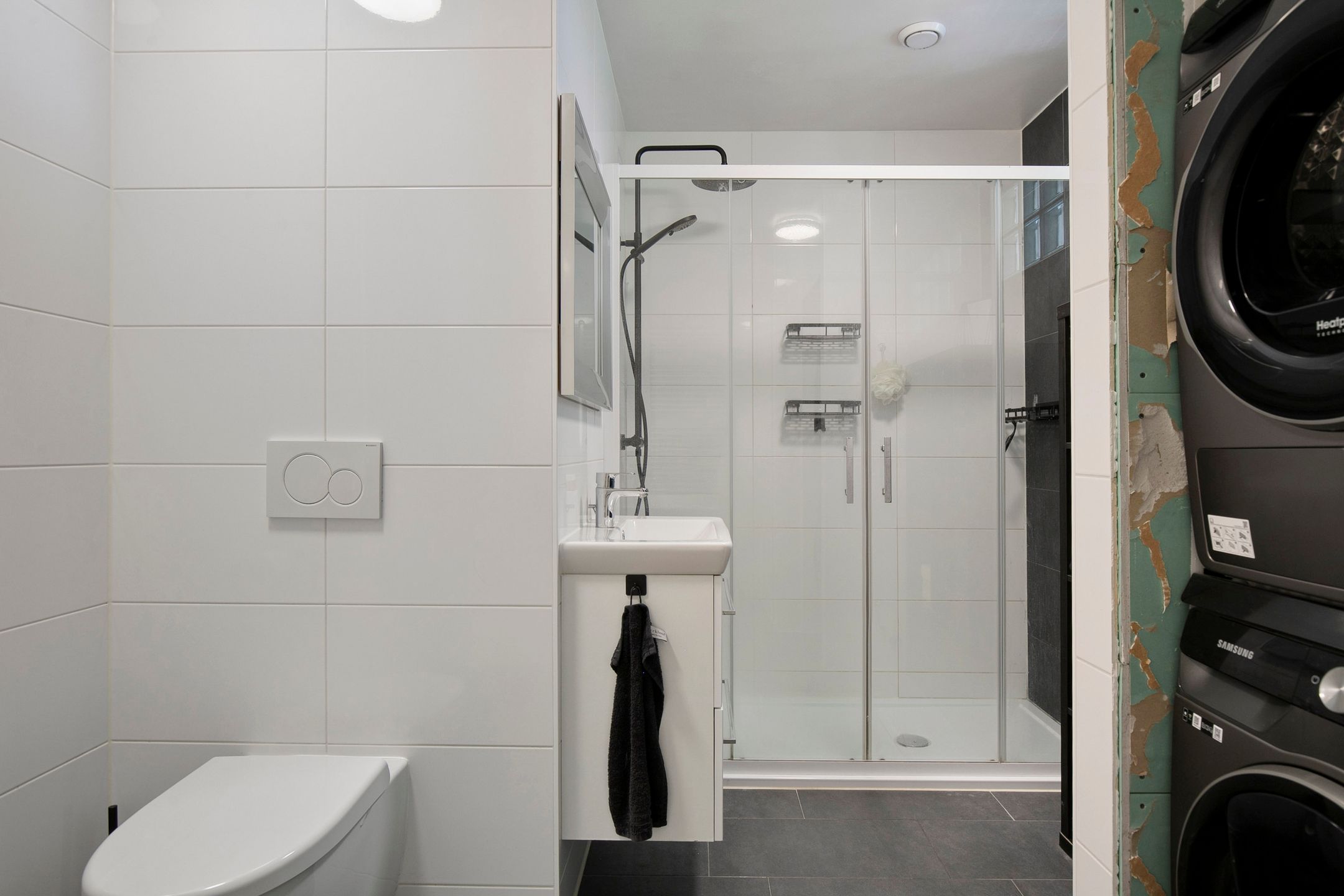 Renovated apartment with harbor views and high ceilings in Almere Haven — 18