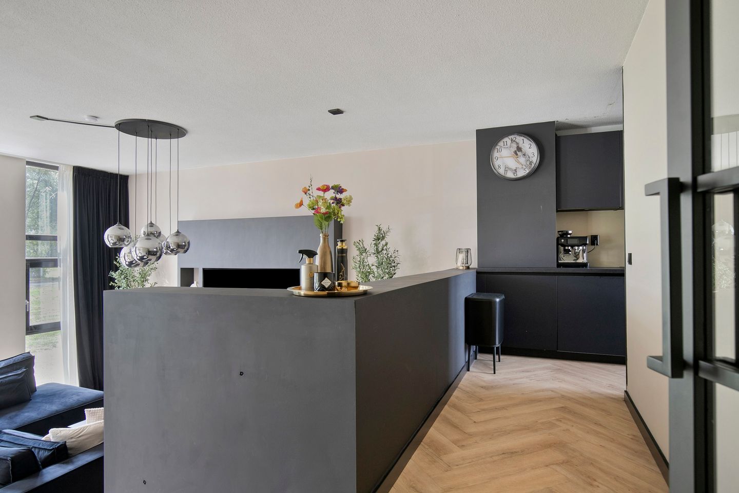Renovated apartment with harbor views and high ceilings in Almere Haven — 14