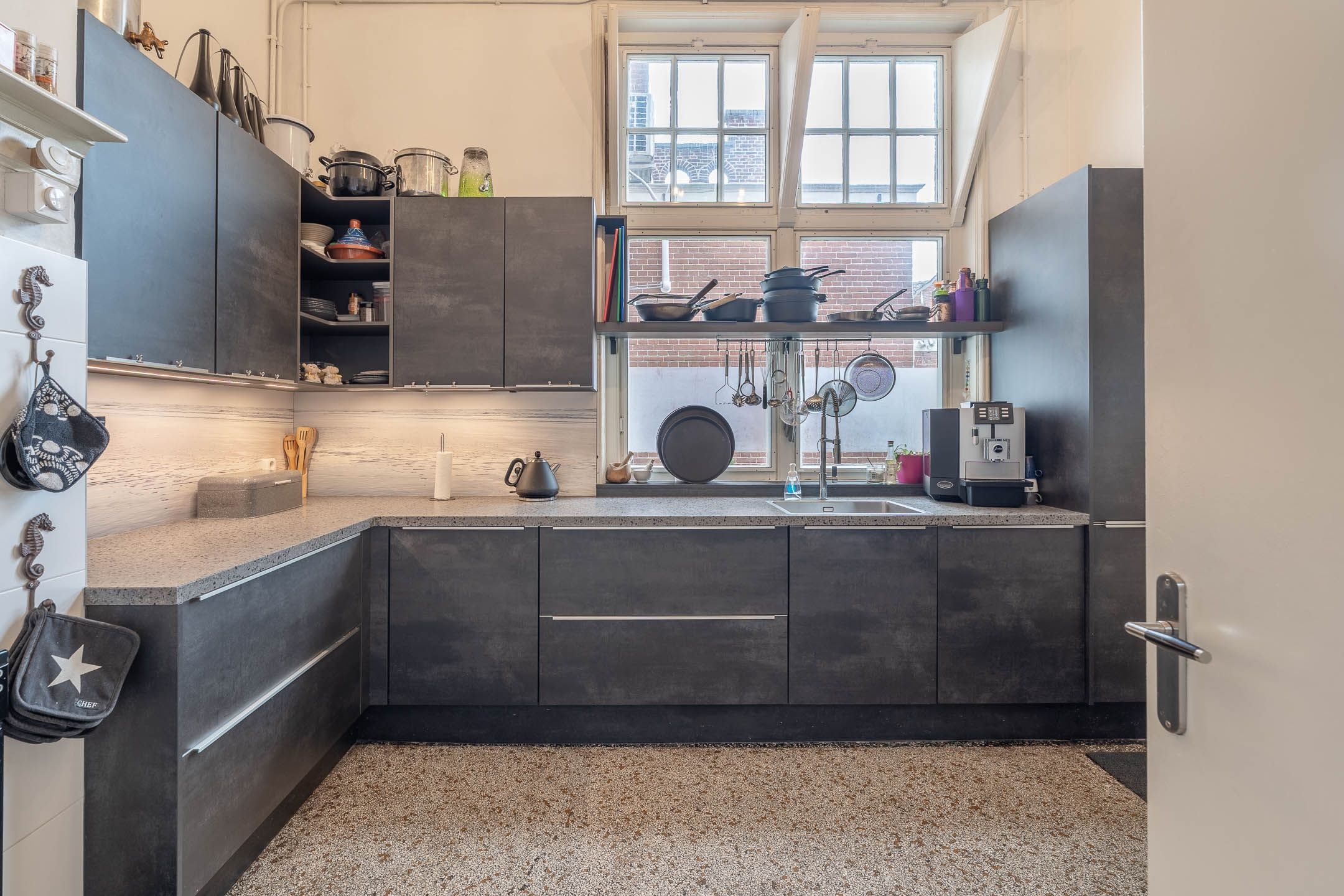Photo 51 of Damstraat 19