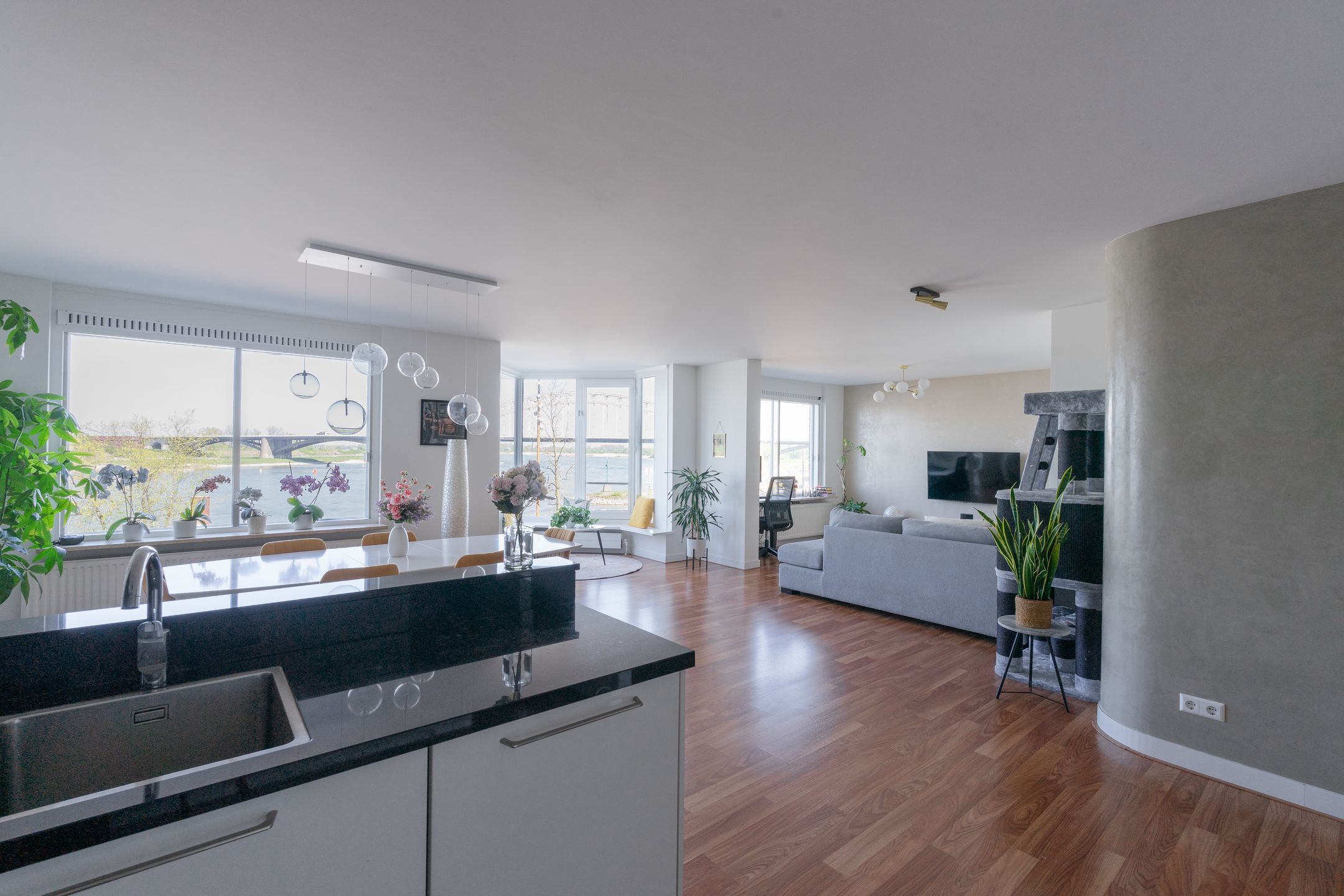 Panoramic River View Apartment in Nijmegen's Historic Centre — 12