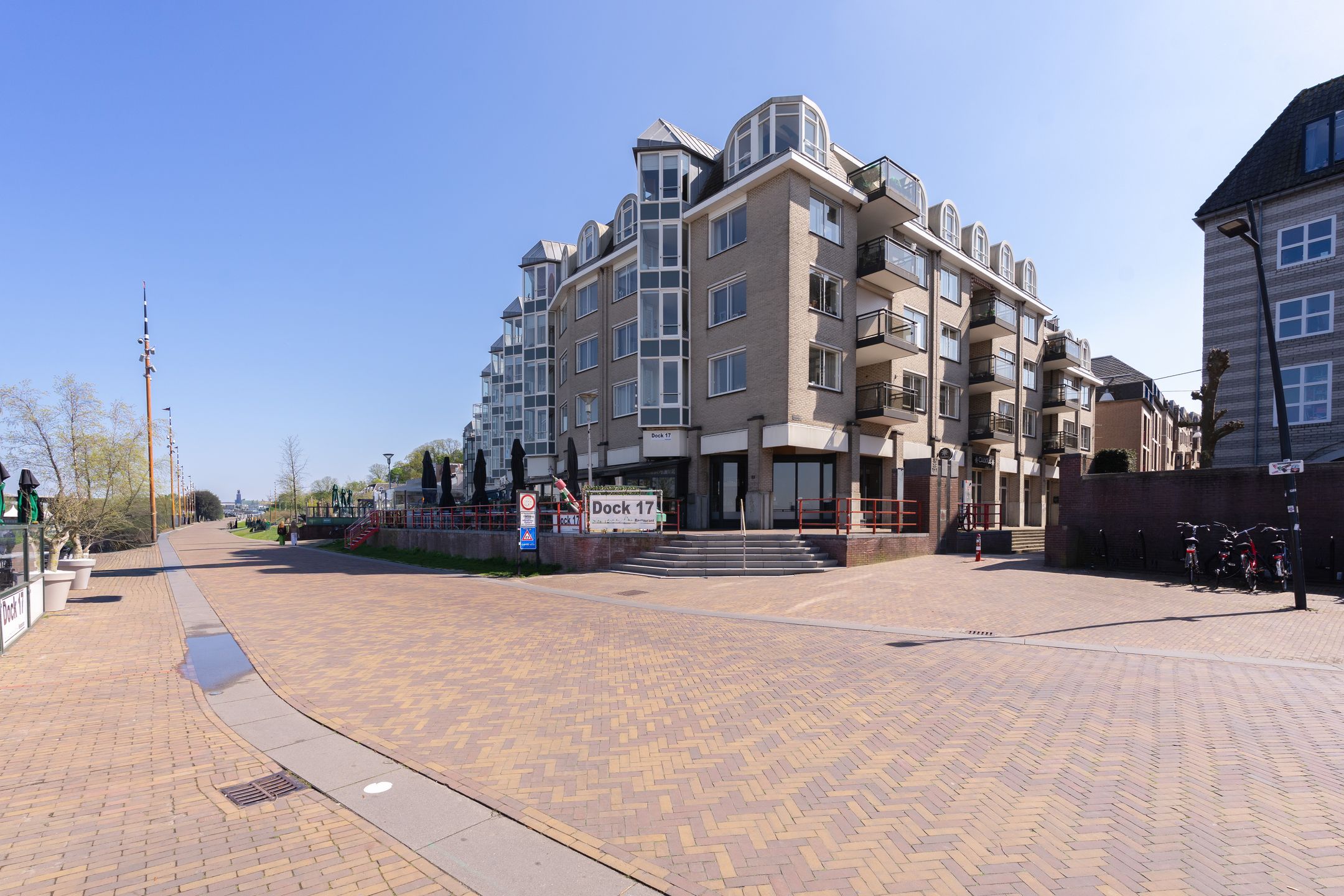 Panoramic River View Apartment in Nijmegen's Historic Centre — 33
