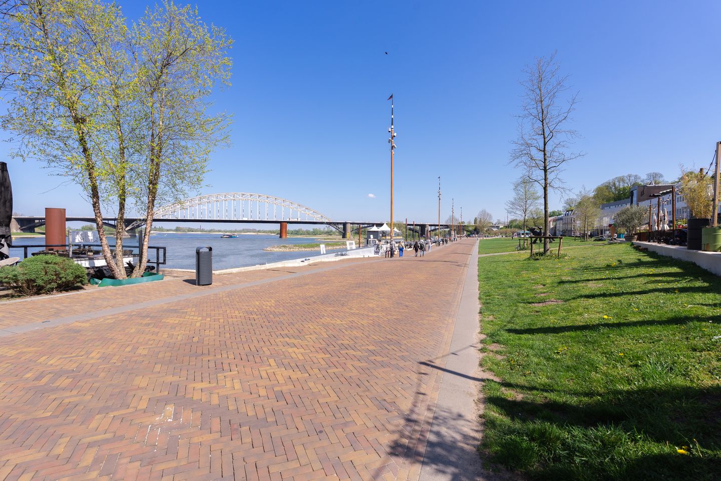 Panoramic River View Apartment in Nijmegen's Historic Centre — 34