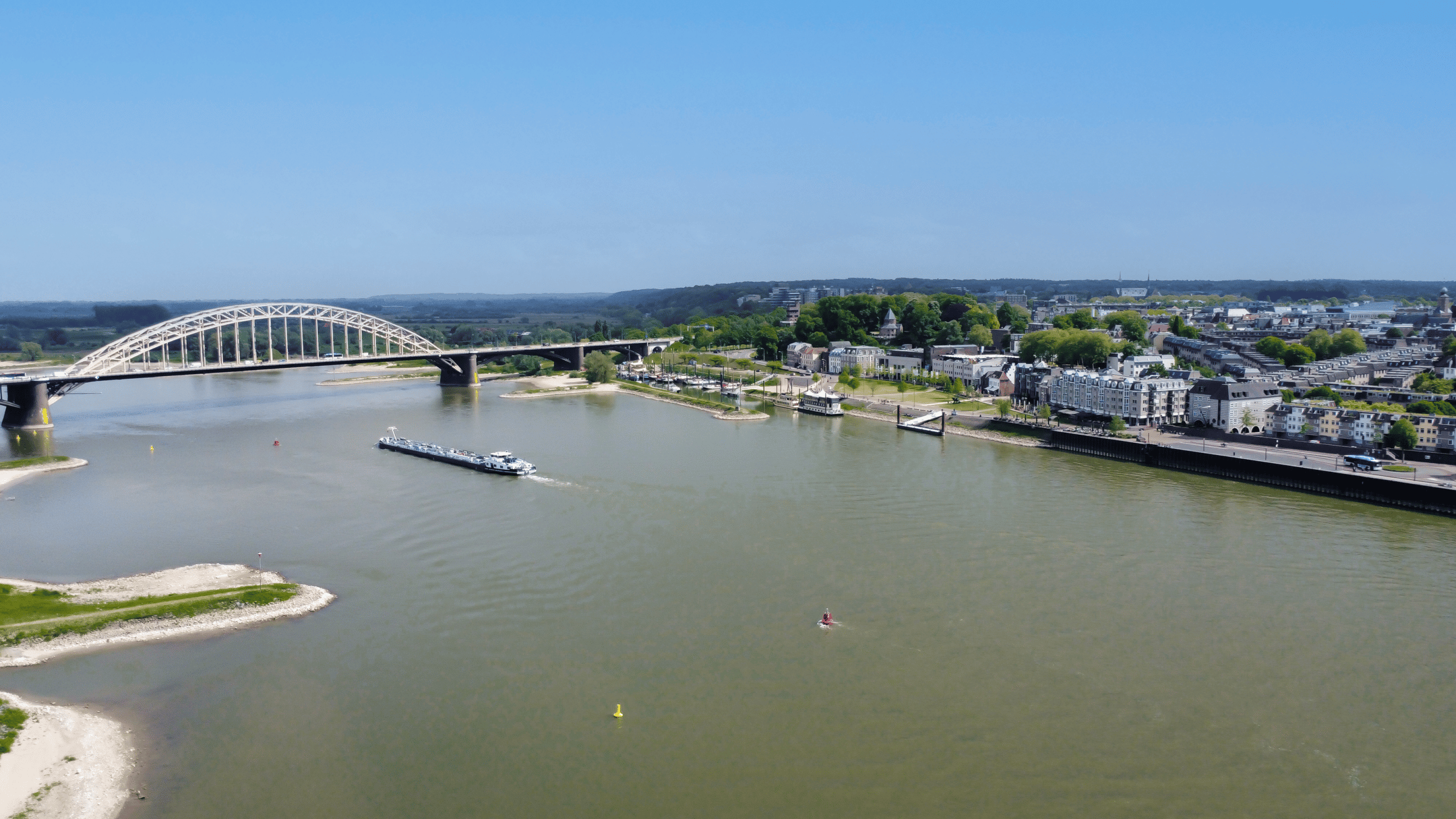 Panoramic River View Apartment in Nijmegen's Historic Centre — 36