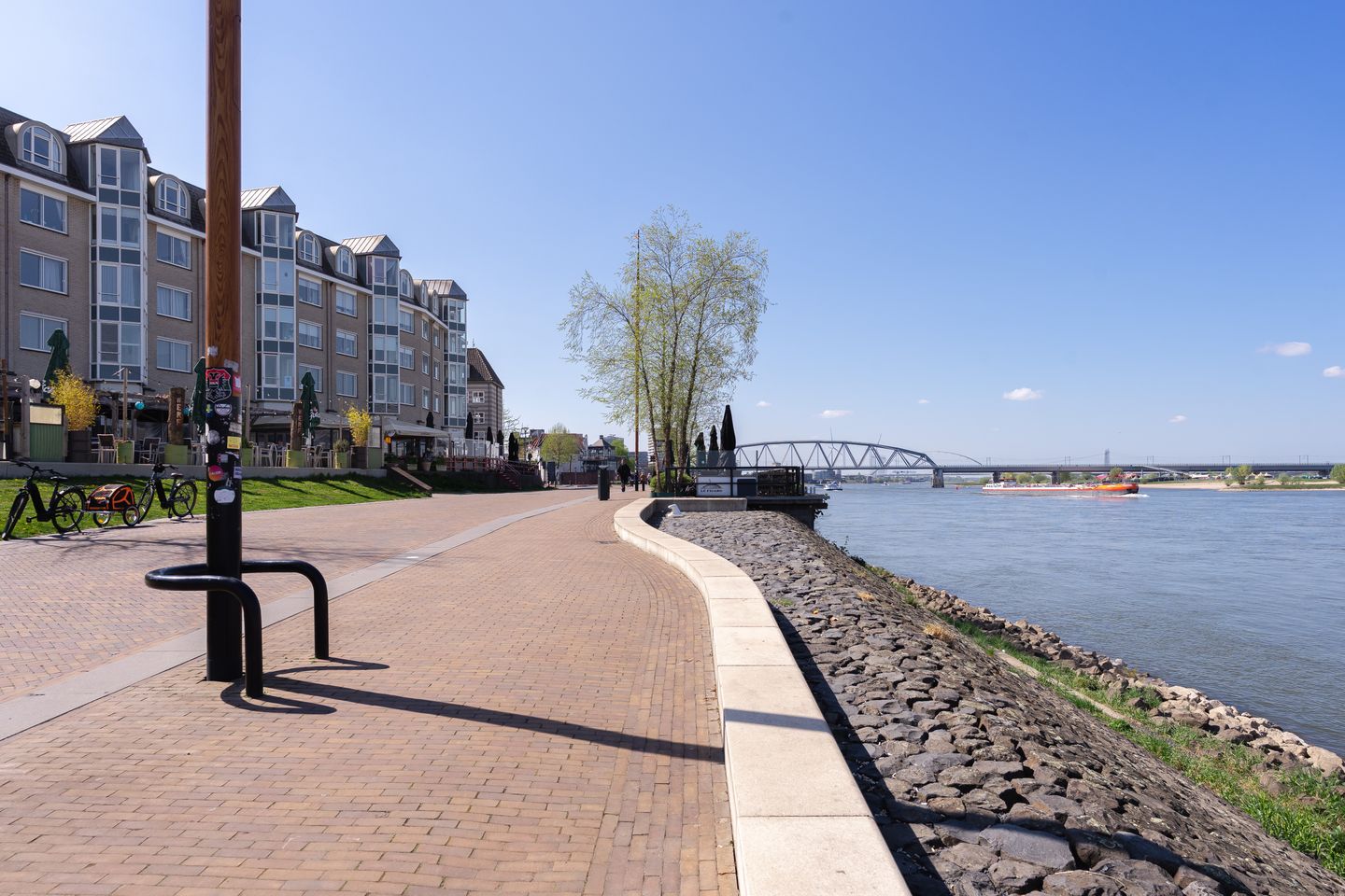 Panoramic River View Apartment in Nijmegen's Historic Centre — 35