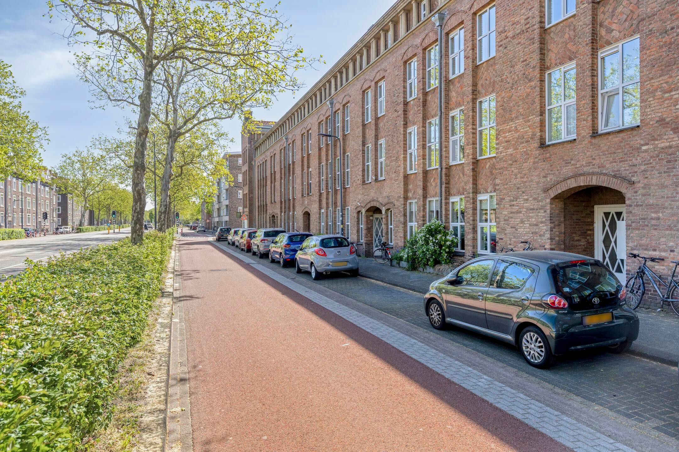 Bright Maisonnette with Sunny Terrace in Den Bosch — 33
