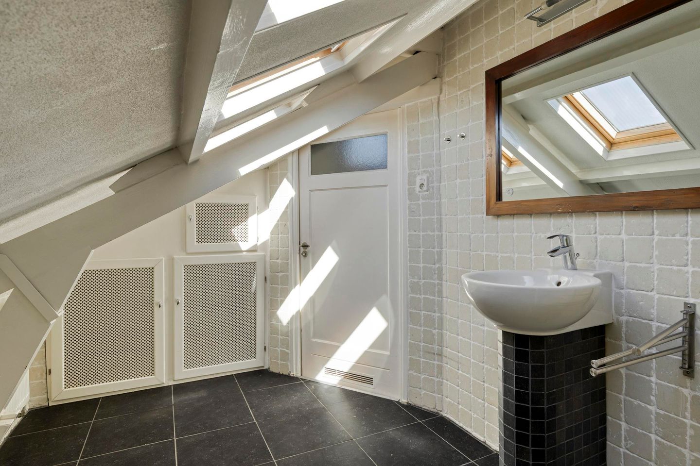 Bright Maisonnette with Sunny Terrace in Den Bosch — 29