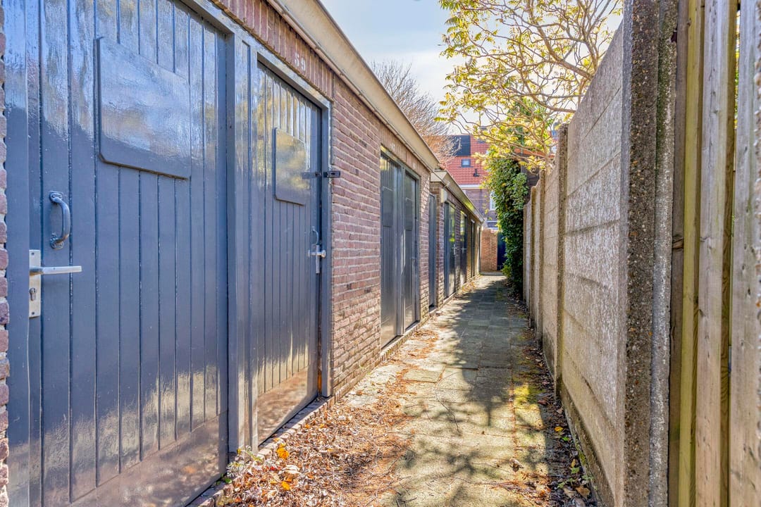 Bright Maisonnette with Sunny Terrace in Den Bosch — 31