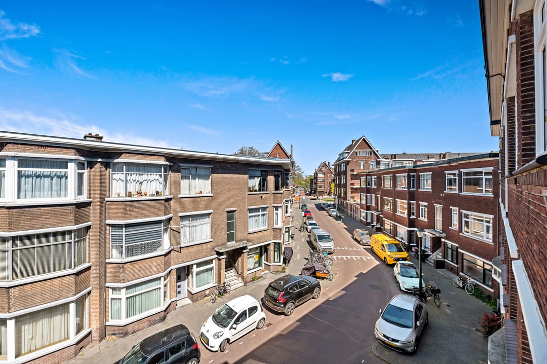 Spacious Top-Floor Apartment with Sunny South-Facing Balcony in The Hague — 28