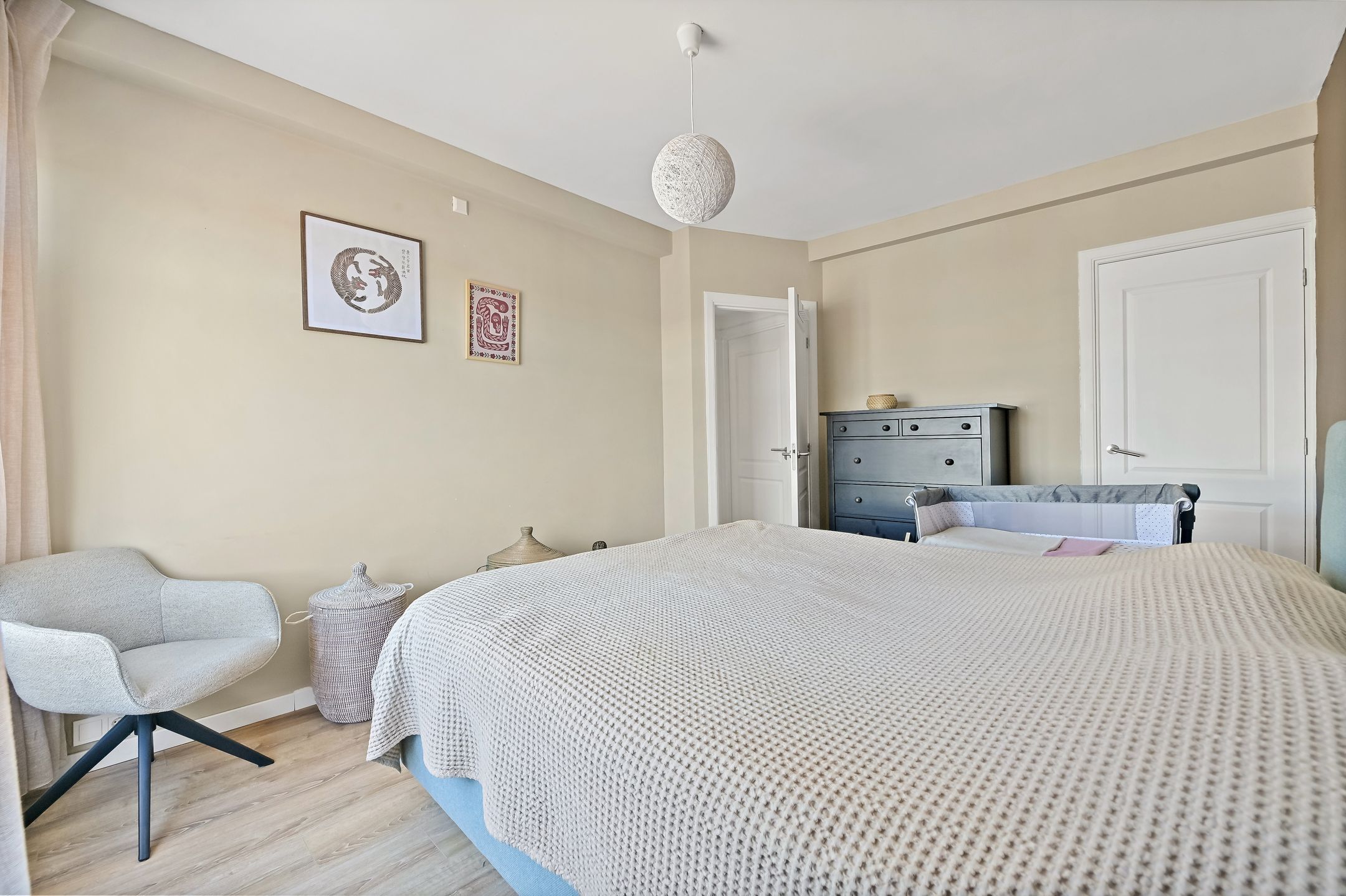 Spacious Top-Floor Apartment with Sunny South-Facing Balcony in The Hague — 18