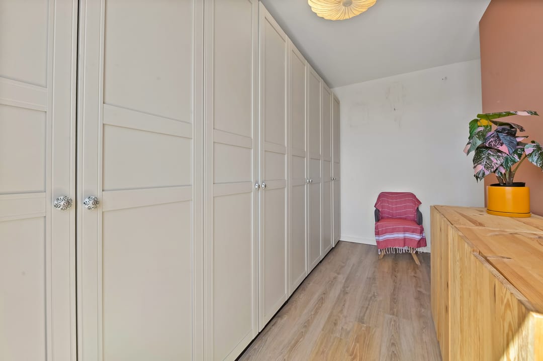 Spacious Top-Floor Apartment with Sunny South-Facing Balcony in The Hague — 26