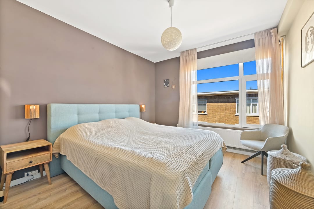Spacious Top-Floor Apartment with Sunny South-Facing Balcony in The Hague — 17